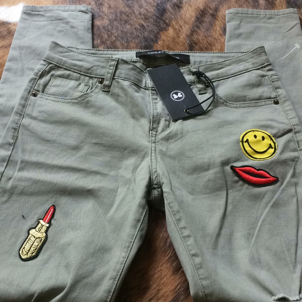 🚀HP🚀 Khaki Green Cotton Jeans with Cute Patches - Picture 7 of 8